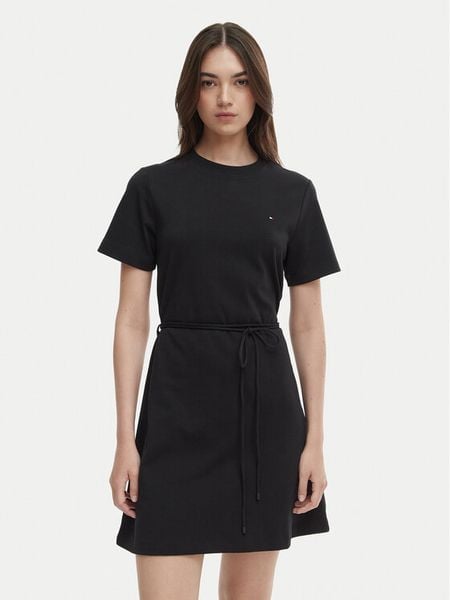 Tommy Hilfiger Sukienka codzienna WW0WW49772 Czarny Regular Fit. Czarne sukienki TOMMY HILFIGER, na co dzień, l, bez wzorów, z bawełny, bez kołnierzyka, bez ramiączek, proste. Za 324.99 zł.
