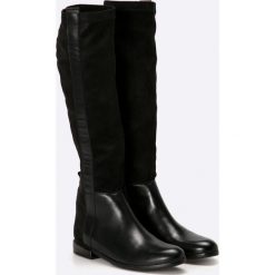 Carinii - Kozaki. Czarne kozaki Carinii, z materiału, bez obcasa, na obcasie, bez zapięcia. W wyprzedaży za 239.90 zł.