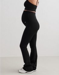 Damskie legginsy ciążowe prążkowane, bezszwowe Ribbed Seamless czarne. Czarne legginsy AIM'N, s, bez wzorów, z dzianiny. Za 254.00 zł.