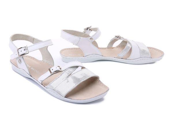 NIK 07-0222-00-0-09-00 biało/srebrny, sandały damskie. Białe sandały Nik, bez wzorów, ze skóry, bez obcasa, bez zapięcia. Za 125.94 zł.