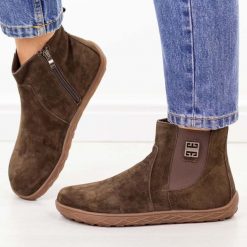 Coffee barefoot skórzane botki damskie Jezzi 554. Brązowe botki Jezzi, na jesień, z aplikacjami, z gumy, bez obcasa, na płaskiej podeszwie, bez zapięcia. Za 299.00 zł.