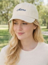 Czapka z daszkiem z haftowanym napisem - beżowy. Brązowe czapki Sinsay, bez wzorów. Za 15.99 zł.