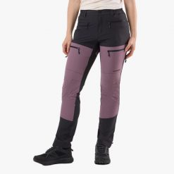 Spodnie outdoor Hiking damska Swedemount Lofoten Stretch Pants szybkoschnące. Czarne spodnie sportowe SWEDEMOUNT, bez wzorów, z tkaniny, outdoorowe. Za 399.99 zł.