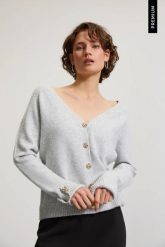 Kardigan z ozdobnymi guzikami szary. Szare kardigany MOODO, l, bez wzorów, z elastanu. Za 159.99 zł.