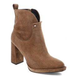 Brązowe Botki Karino Damskie Modne Buty Na Obcasie. Brązowe botki Karino, bez wzorów, ze skóry, bez obcasa, na obcasie, bez zapięcia. Za 399.00 zł.