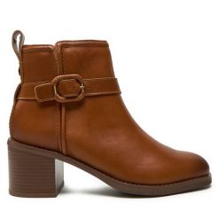 Botki Clarks. Brązowe botki Clarks, bez wzorów, bez obcasa, na słupku, bez zapięcia. Za 679.99 zł.