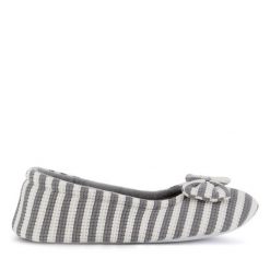 Kapcie Home & Relax. Szare obuwie domowe Home & Relax, bez wzorów, bez zapięcia. Za 49.99 zł.