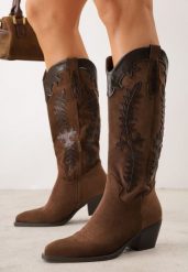Brązowe Kozaki Kowbojki na Stożku z Ozdobnymi Przeszyciami w Stylu Western Nulia. Brązowe kozaki Renee, z jeansu, bez obcasa, na obcasie, bez zapięcia. Za 199.99 zł.