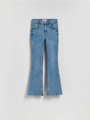 Jeansy flare z krótszą nogawką - niebieski. Niebieskie jeansy Reserved, bez wzorów. Za 129.99 zł.