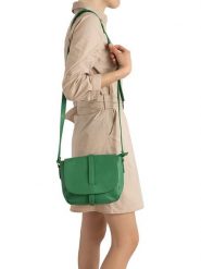 Lia Biassoni Skórzana torebka "Mella" w kolorze zielonym - 24 x 20 x 9 cm rozmiar: onesize. Zielone torby na ramię Lia Biassoni, bez wzorów, z materiału, na ramię, bez dodatków. Za 260.99 zł.