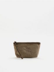 Kosmetyczka z imitacji zamszu - beżowy. Brązowe kufry i kosmetyczki Reserved, bez wzorów, bez dodatków. Za 59.99 zł.