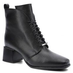 Botki damskie Karino, naturalna skóra licowa z klasycznym sznurowaniem zabudowaną cholewką oraz stabilnym obcasem, czarne, 3876-076-F. Czarne botki Karino, z aplikacjami, ze skóry, bez obcasa, na obcasie, bez zapięcia. Za 309.00 zł.
