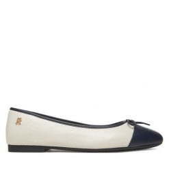 Baleriny Tommy Hilfiger. Brązowe baleriny TOMMY HILFIGER, bez wzorów, bez obcasa. Za 439.99 zł.