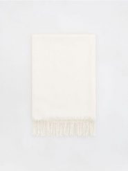 Gładki szalik z wiskozą - kremowy. Białe szaliki Reserved, bez wzorów, z wiskozy. W wyprzedaży za 22.99 zł.