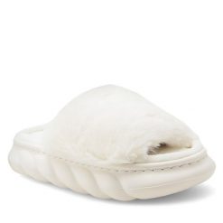 Kapcie DeeZee. Obuwie domowe DeeZee, bez wzorów, bez zapięcia. Za 79.99 zł.