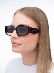 Guess Damskie okulary przeciwsłoneczne w kolorze brązowym rozmiar: 55. Brązowe okulary przeciwsłoneczne Guess, z aplikacjami, z tworzywa sztucznego, wakacyjne. Za 209.95 zł.