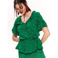 BLUZKA KOPERTOWA W GROSZKI. Zielone bluzki TOP SECRET, bez wzorów, z tkaniny, eleganckie, bez kołnierzyka, bez ramiączek. Za 59.99 zł.