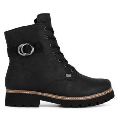 Botki Rieker. Czarne botki Rieker, bez wzorów, bez obcasa, na płaskiej podeszwie, bez zapięcia. Za 299.99 zł.