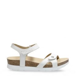 Sandały damskie Panama Jack Sulia Basics B1. Białe sandały Panama Jack, bez wzorów, z materiału, eleganckie, bez obcasa, bez zapięcia. Za 498.55 zł.
