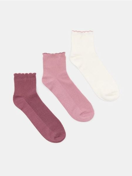 Skarpetki z falbaną 3 pack - różowy. Czerwone skarpety Sinsay, bez wzorów. Za 12.99 zł.