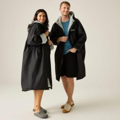 Płaszcz plażowy wodoodporny Changing Robe Regatta. Białe płaszcze Regatta, na lato, l, bez wzorów, z materiału, z kapturem. Za 329.99 zł.