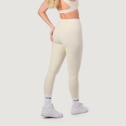 Legginsy damskie fitness z wysokim stanem NEO Almond. Brązowe legginsy GYMBEAM, s, bez wzorów, z elastanu, z podwyższonym stanem. Za 112.90 zł.