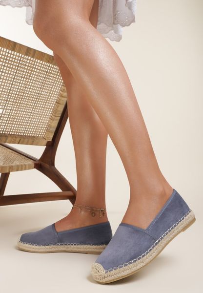 Niebieskie Espadryle Aurinda. Niebieskie espadryle Renee, bez wzorów, bez obcasa, na płaskiej podeszwie, bez zapięcia. Za 69.99 zł.