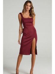 Trendyol Sukienka w kolorze bordowym rozmiar: XL. Czerwone sukienki Trendyol, xl, bez wzorów, bez kołnierzyka, bez ramiączek, midi. Za 97.95 zł.