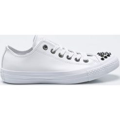 Converse - Tenisówki. Białe trampki Converse, bez wzorów, z gumy, bez zapięcia. W wyprzedaży za 179.90 zł.