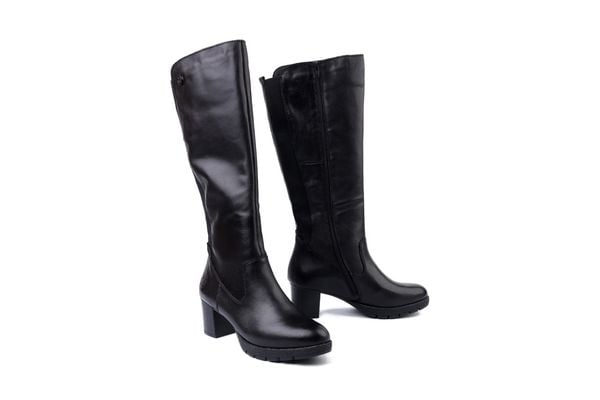 RIEKER 77684-00 black, kozaki damskie. Czarne kozaki Rieker, bez obcasa, na obcasie, bez zapięcia. Za 363.94 zł.