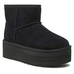 Śniegowce Ugg. Czarne trapery i śniegowce UGG. Za 729.99 zł.