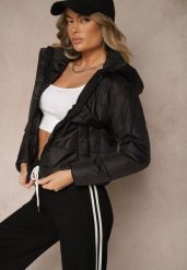 Czarna Kurtka z Szerokim Pikowaniem i Nieodpinanym Kapturem Ninilira. Czarne topy Renee, l, bez wzorów, z jeansu, bez kołnierzyka, bez ramiączek. Za 119.99 zł.