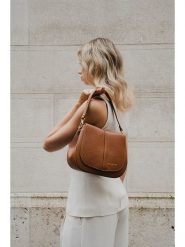 Maison héritage PARIS Skórzana torebka "Lirio" w kolorze jasnobrązowym - 27 x 21 x 8 cm rozmiar: onesize. Brązowe torby na ramię Maison héritage PARIS, bez wzorów, z materiału, przez ramię, bez dodatków. Za 347.99 zł.