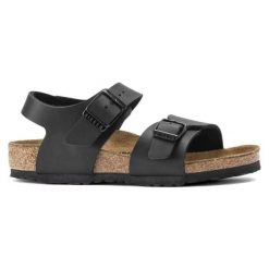 Sandały Birkenstock New York Bs 1005885 czarne. Czarne sandały bez wzorów, z materiału, z otwartym noskiem, bez obcasa, bez zapięcia. Za 460.03 zł.