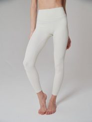 Onamaste Legginsy sportowe "Suzanna" w kolorze beżowym rozmiar: S/M. Brązowe legginsy Onamaste, m, bez wzorów, z materiału, z podwyższonym stanem. Za 144.45 zł.
