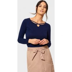 Granatowy top z ozdobnym dekoltem. Topy Greenpoint. Za 24.99 zł.