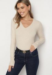 Beżowy Sweter Klasyczny z Trójkątnym Dekoltem z Domieszką Kaszmiru Taielle. Brązowe swetry Born2be, bez wzorów, z jeansu, bez ramiączek. Za 64.99 zł.