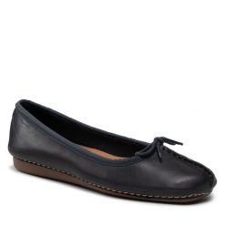 Baleriny Clarks. Niebieskie baleriny Clarks, bez wzorów, bez obcasa. Za 219.99 zł.
