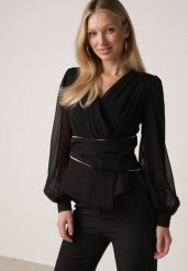 Czarna Bluzka Kopertowa VICES z Dekoltem V Bufiastymi Rękawkami i Zaakcentowanymi Ramionami Tine. Czarne bluzki Born2be, l, bez wzorów, z jeansu, eleganckie, bez kołnierzyka, bez ramiączek. Za 159.99 zł.