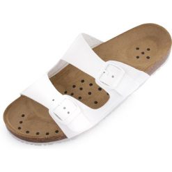 Kapcie Medyczne Abeba White 39 - Komfort i Higiena na Najwyższym Poziomie. Białe obuwie domowe ZUMBA WEAR, bez wzorów, z materiału, bez zapięcia. Za 153.99 zł.