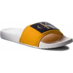 Klapki CALVIN KLEIN JEANS - Cherie RE9810 Gold. Żółte klapki Calvin Klein Jeans, bez wzorów, z jeansu, bez obcasa. W wyprzedaży za 189.00 zł.