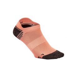 Skarpetki do chodzenia WS 500 Fresh Invisible koralowe. Brązowe skarpety NEWFEEL, bez wzorów, z elastanu. Za 14.99 zł.