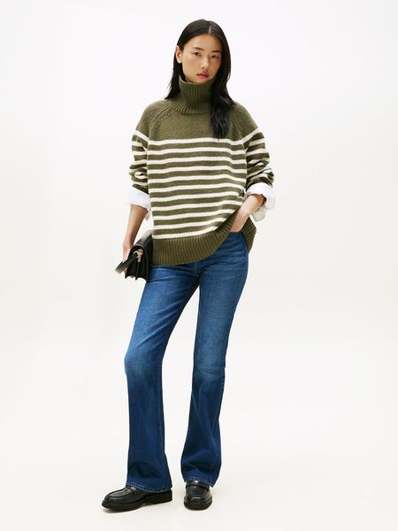 TOMMY JEANS Dżinsy - Flared fit - w kolorze granatowym rozmiar: W32/L30. Niebieskie jeansy Tommy Jeans, l, z aplikacjami. Za 349.73 zł.