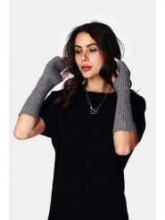 C& Jo Mitenki w kolorze szarym rozmiar: onesize. Szare rękawiczki C& Jo, bez wzorów, z kaszmiru. Za 43.99 zł.