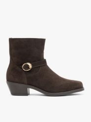 Ciemnobrązowe welurowe botki z klamrą. Brązowe botki Ryłko, bez wzorów, ze skóry, za kostkę, bez obcasa, na obcasie, bez zapięcia. Za 479.99 zł.