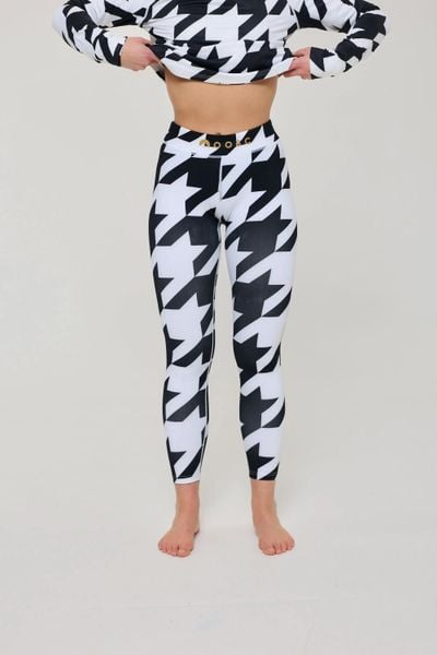 Legginsy termoaktywne – czarno-biała pepitka damskie. Białe legginsy OOSC, s, bez wzorów, z materiału, długie. Za 269.99 zł.