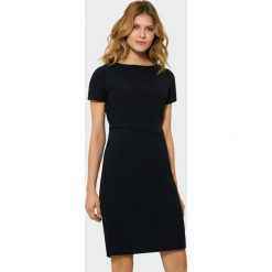 Sukienka z ozdobnym pasem. Sukienki Greenpoint, bez wzorów, z elastanu, bez kołnierzyka, bez ramiączek. Za 59.99 zł.