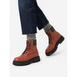 Trzewiki G-Star. Brązowe botki G-Star, bez wzorów, bez obcasa, na płaskiej podeszwie, bez zapięcia. Za 383.99 zł.