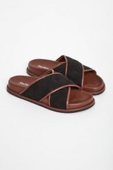 Klapki damskie skórzane Peonie MAX MARA BEACHWEAR. Klapki Max Mara Beachwear, bez wzorów, bez obcasa. Za 979.00 zł.