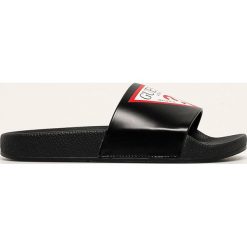Guess Jeans - Klapki. Czarne klapki Guess Jeans, z aplikacjami, z jeansu, bez obcasa, na płaskiej podeszwie. Za 149.90 zł.